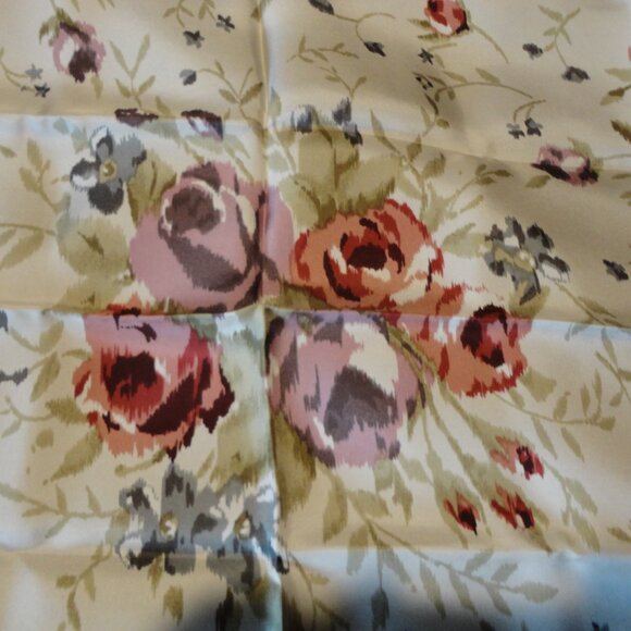 100% Silk Laura Ashley scarf 1970's vintage excellent condition 34 x 34 Italy - Picture 2 of 9